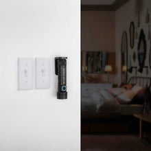 Load image into Gallery viewer, Olight Seeker 2 Pro 3200 lumen rechargeable LED Torch